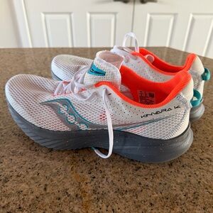 Saucony Men’s Kinvara 14 White/Gray Running Shoes - Size 11.5
